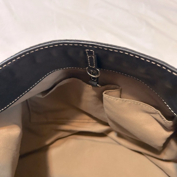 Coach Signature Canvas Shoulder Bag Monogram
Logo Black Leather Bottom K053-2156 - Picture 9 of 12